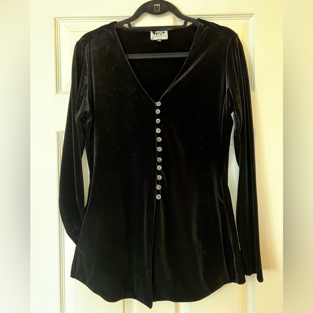 Yaki’s Loop Closure Black Velvet Top
